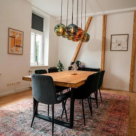 Stilvolles City-apartment In Lebendiger Lage *