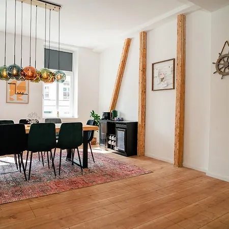 Apartman Stilvolles City-apartment In Lebendiger Lage *