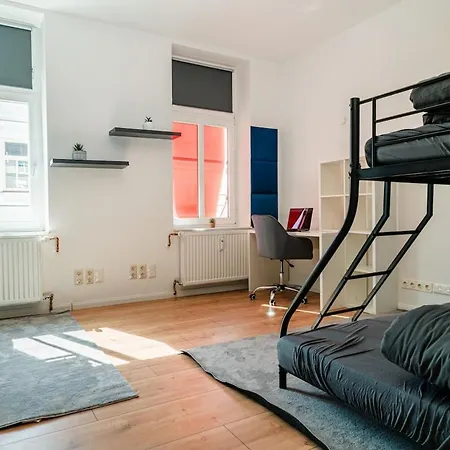 Stilvolles City-apartment In Lebendiger Lage *