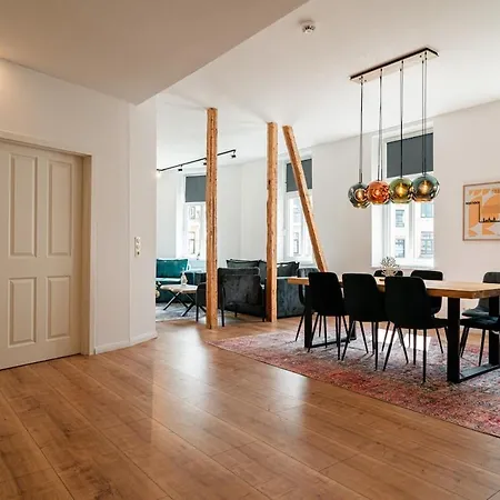 Stilvolles City-apartment In Lebendiger Lage *