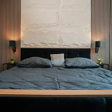 Stilvolles City-apartment In Lebendiger Lage *